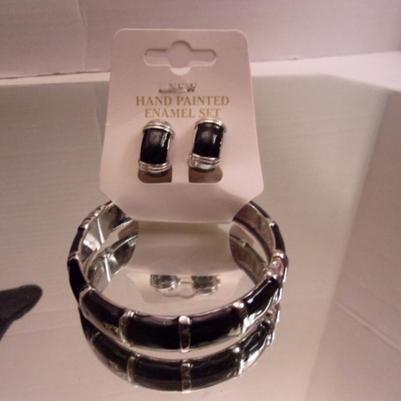 NWT HAND PAINTED CLIP ON EARRINGS & BRACELET RETAI - Picture 1 of 5